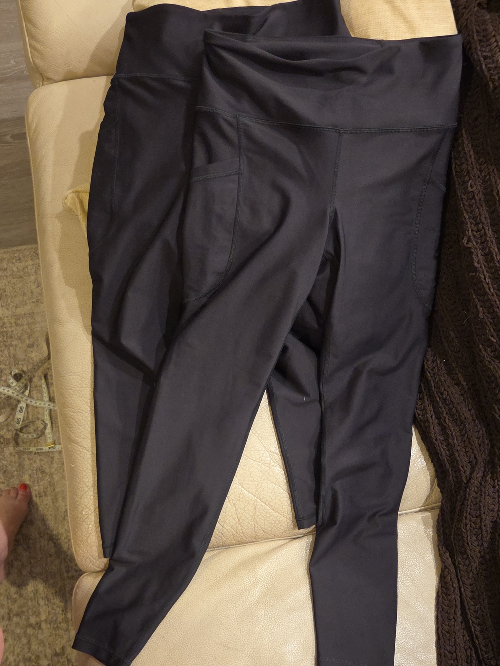 Old Navy Black High-Waist Leggings with Side Pocket Pair